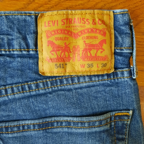 Levi's Men's 541 Athletic Fit Stretch Jean Medium Wash Size 35x30 - Picture 4 of 9